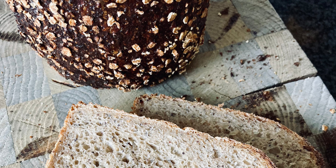 Formbrød med havregrød, kærnemælk og sesam