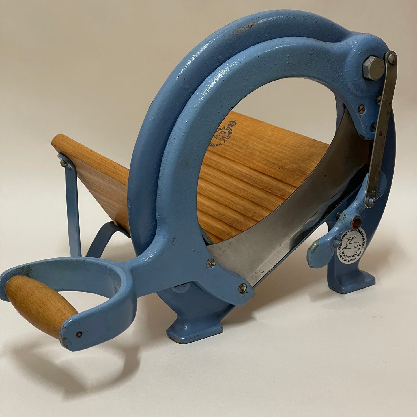 Danish rye bread slicer